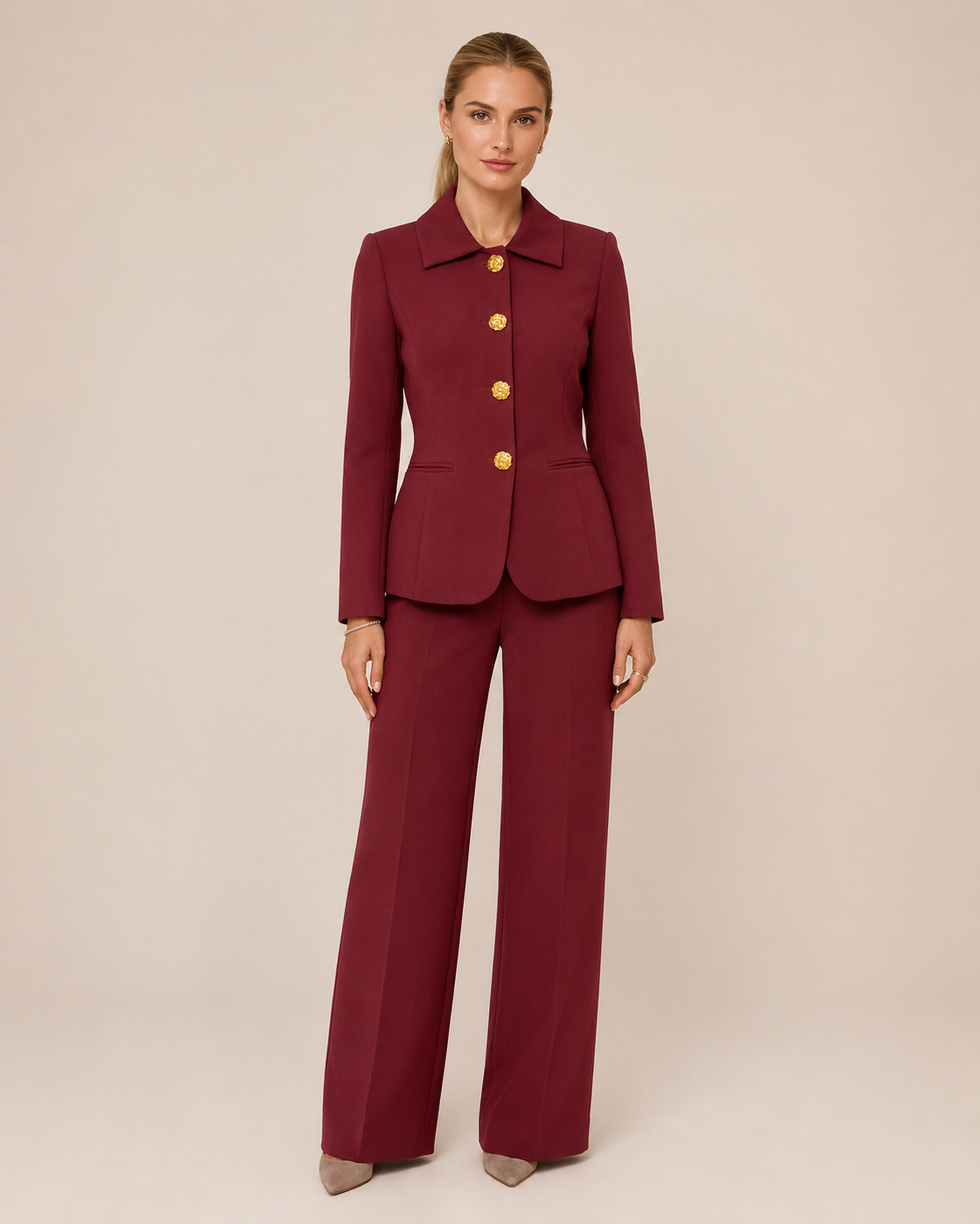Veste Éliane — Tailleur Bordeaux & Boutons Dorés